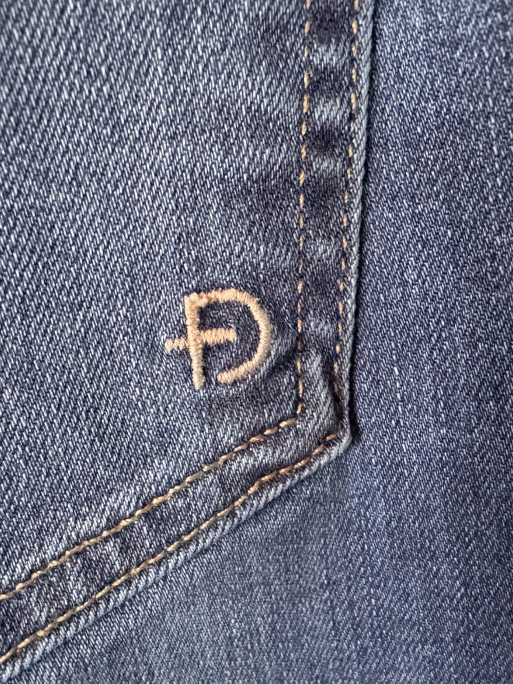 Fidelity Malibu High-Wide Crop Jeans | Size 27 | Raw Hem | Premium Denim - Picture 5 of 10